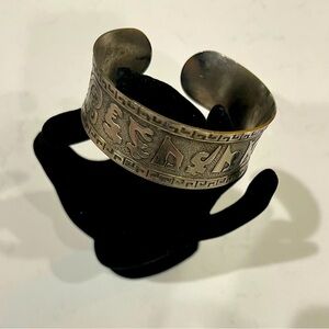 Truly Beautiful UNISEX Tibetan Silver Cuff Bracelet~Adjustable~Gift Bag Included